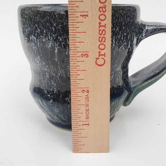 Studio Art Coffee Mug Dark Blue Speckled Glaze Textured Base Signed 14 oz. Ombre - Picture 8 of 9